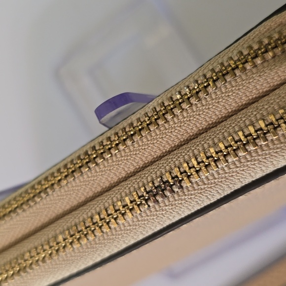 Coach Double Zip Pebbled Leather Wristlet – Light Beige – Gold Hardware - Picture 6 of 12